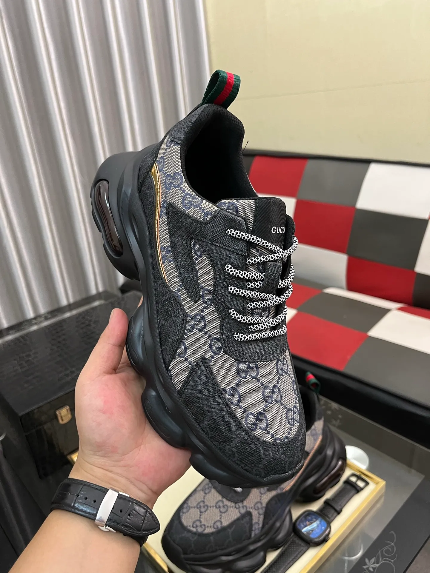 Men's shoes💰438⌚️⌚️[Gucci] Gucci's new men's genuine leather casual shoes, the highest version on the market, any comparison is welcome🆚! The original leather has excellent texture and is super high-end! Fetal sheep net lining imported from Italy, removable pad! Luxurious materials and fine workmanship, highly recommended! Code number: 38-444️⃣Colors available